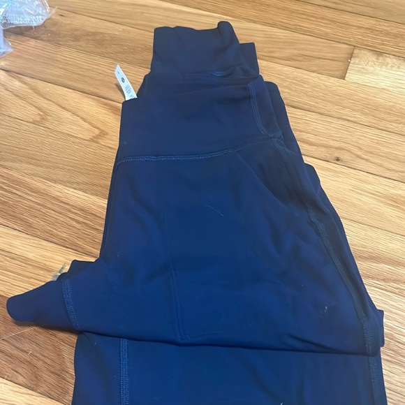 Lululemon pants with pockets - navy blue, never worn - size 4 - Picture 1 of 3